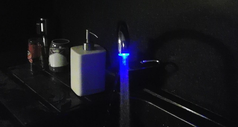 Светодиодные LED насадки на кран и душ